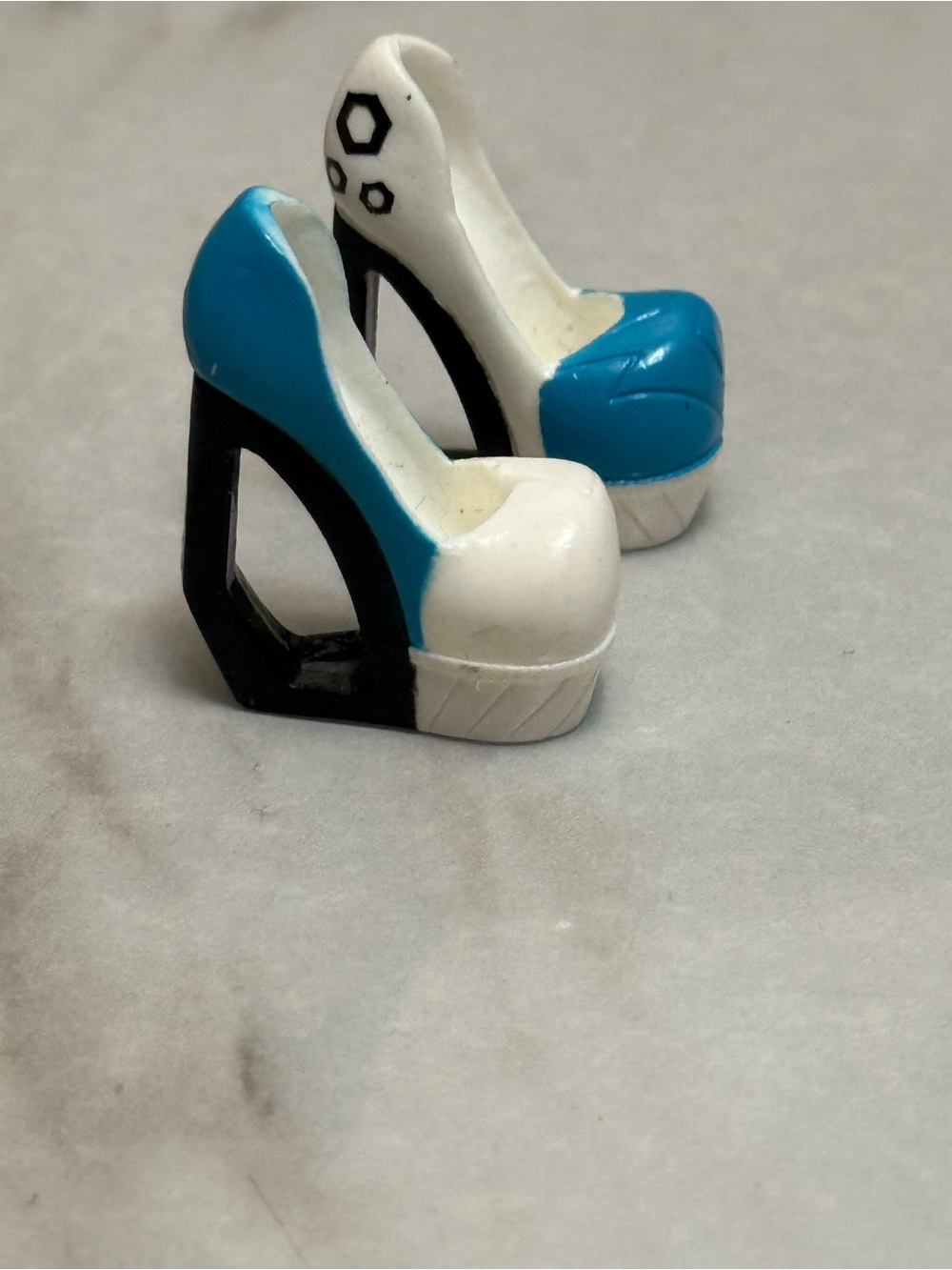 Gold Plastic Fantasy Doll Shoes Heels Pair 2pc Doll Accessory Set Shoes